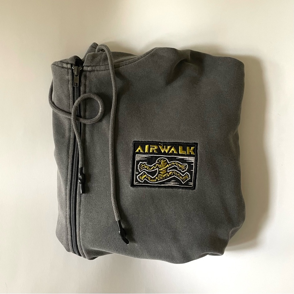 f21 x airwalk zip up hoodie